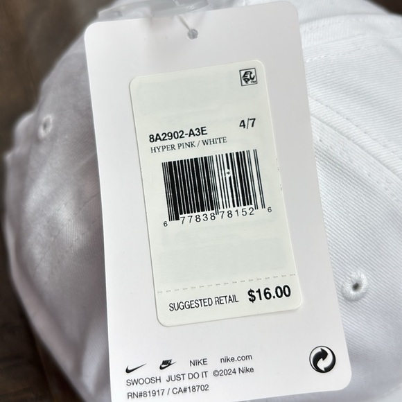 Nike Club/Baseball cap,velcro back, embroidered Nike swoosh logo,6 panel vented - Picture 8 of 11